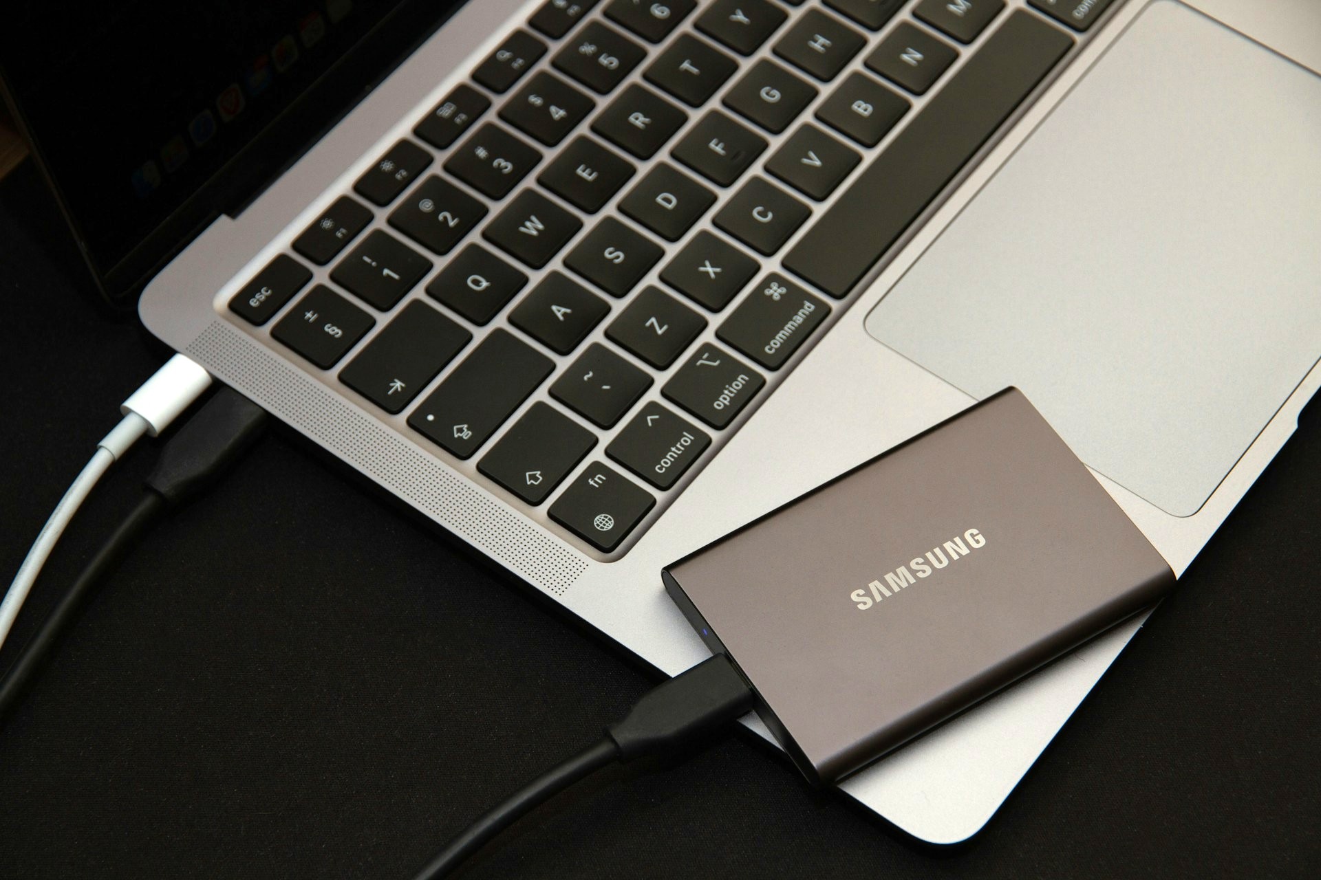 モバイルバッテリーー 充電中